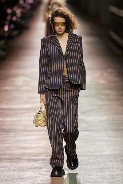 Look 25
